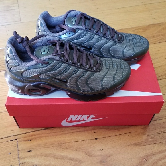 NIB Nike Air Max Plus (GS) 6Y/7.5 Women's - Picture 2 of 4